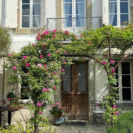 Le Patio Des Senteurs Bed & Breakfast Verzeille Eksteriør bilde