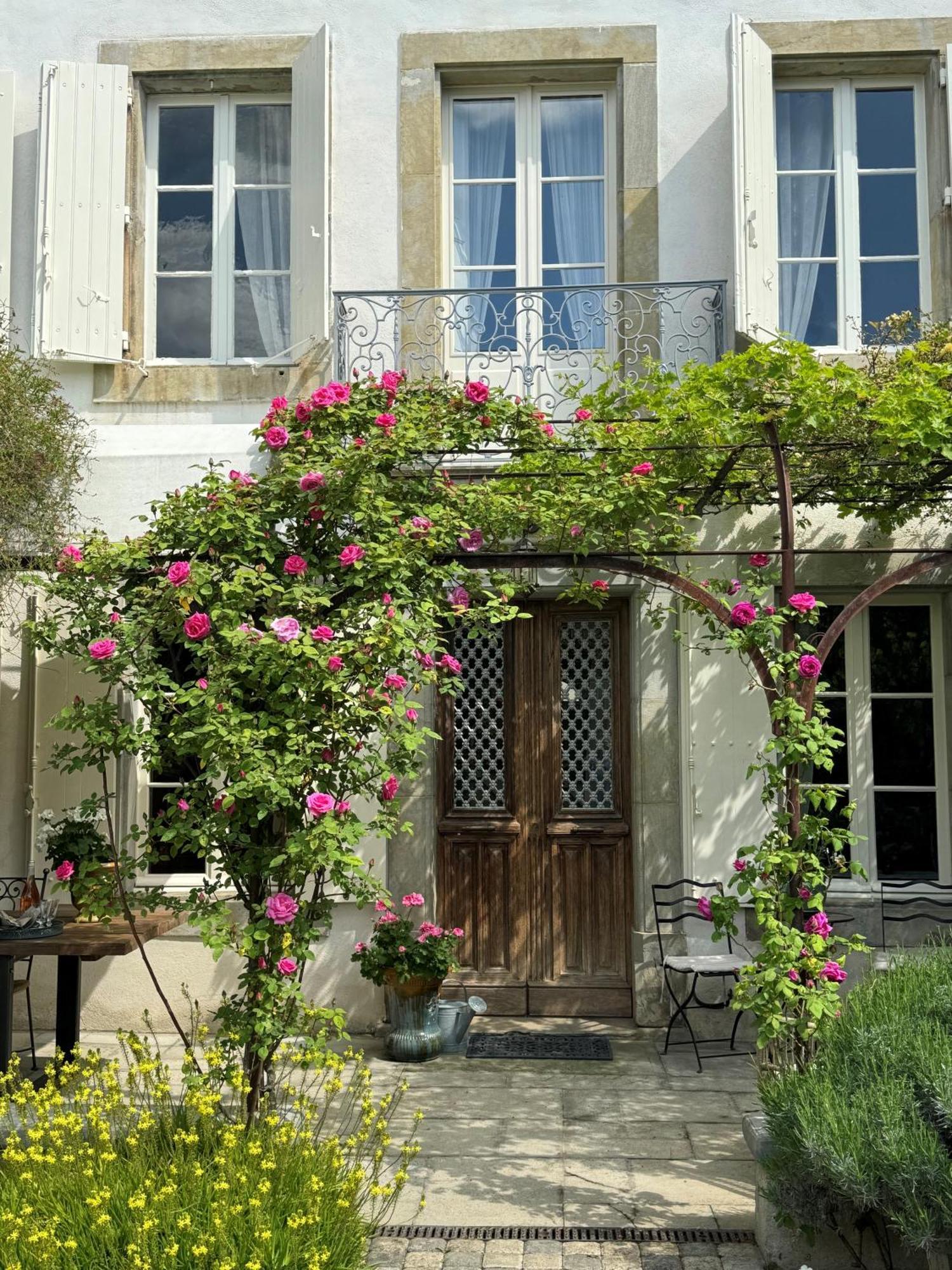 Le Patio Des Senteurs Bed & Breakfast Verzeille Eksteriør bilde